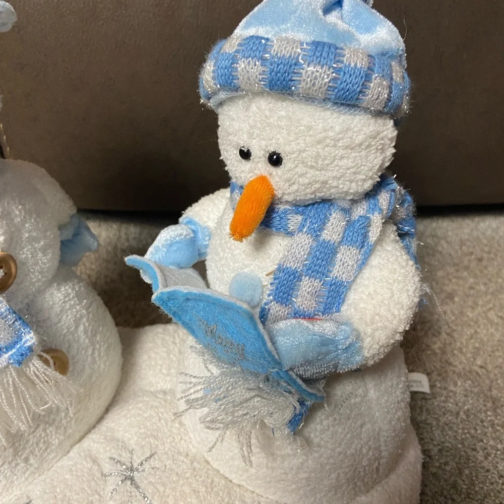 Pan Asian Creations Caroling Snow Couple Snowman w/ Blue Accents *Does NOT Work*